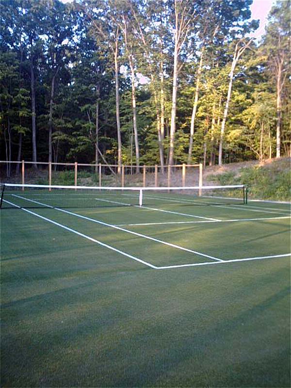 Nova tennis court with cedar fencing by Piretti Tennis